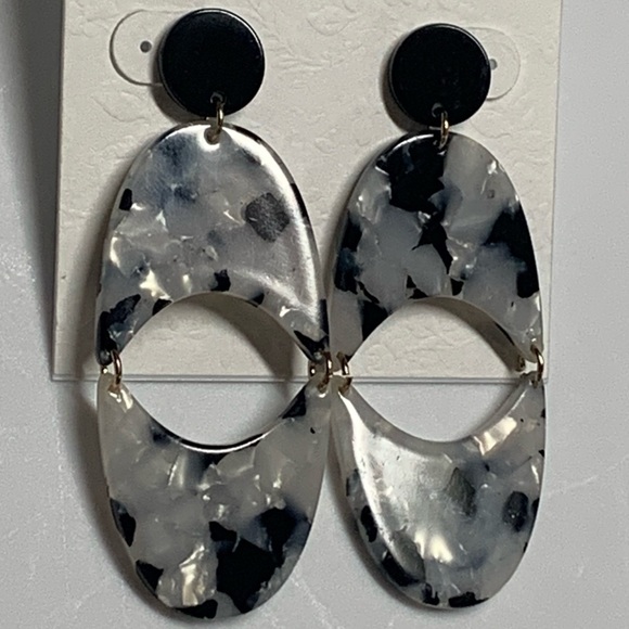 ANNA & AVA Black & White POST EARRINGS! - Picture 8 of 11